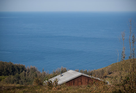 Prefab House in Cedeira by MYCC Prefab House in Cedeira by MYCC