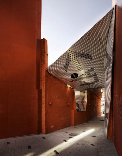 Pedestrian Crossing by Atelier 9.81 Pedestrian Crossing by Atelier 9.81