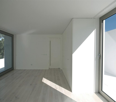 House in Meco by Jorge Mealha Arquitecto House in Meco by Jorge Mealha Arquitecto