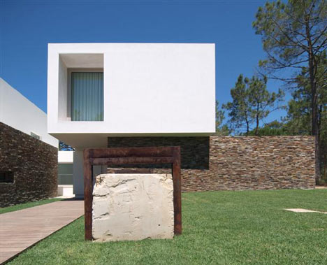 House in Meco by Jorge Mealha Arquitecto House in Meco by Jorge Mealha Arquitecto