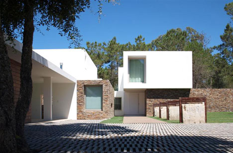 House in Meco by Jorge Mealha Arquitecto House in Meco by Jorge Mealha Arquitecto