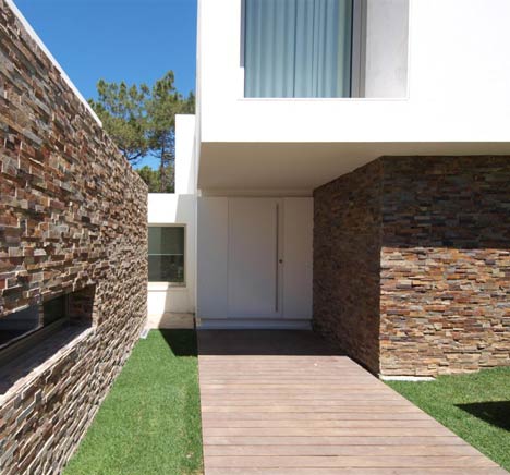 House in Meco by Jorge Mealha Arquitecto House in Meco by Jorge Mealha Arquitecto