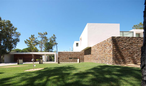 House in Meco by Jorge Mealha Arquitecto House in Meco by Jorge Mealha Arquitecto