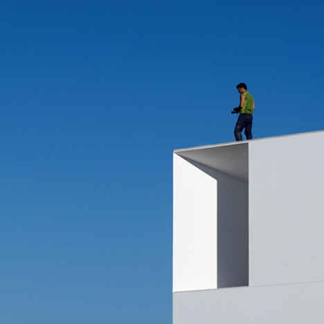 House for elderly people by Aires Mateus Arquitectos House for elderly people by Aires Mateus Arquitectos