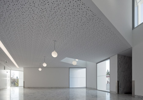 House for elderly people by Aires Mateus Arquitectos House for elderly people by Aires Mateus Arquitectos