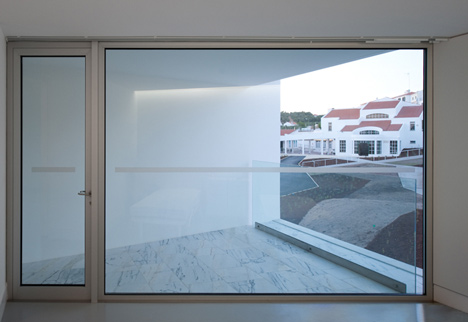 House for elderly people by Aires Mateus Arquitectos House for elderly people by Aires Mateus Arquitectos